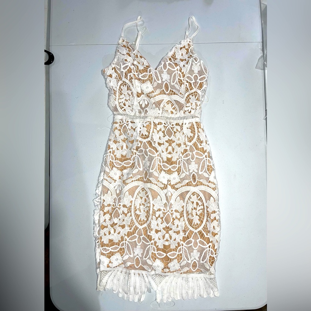 LACE DRESS NWT FASHION NOVA